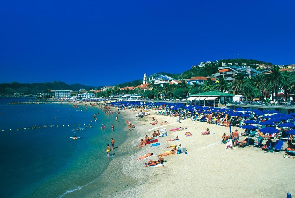 Residence Bellevue Apartments Pietra Ligure Exterior foto